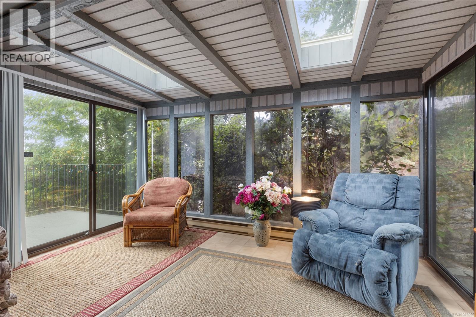 8870 Forest Park Dr, North Saanich