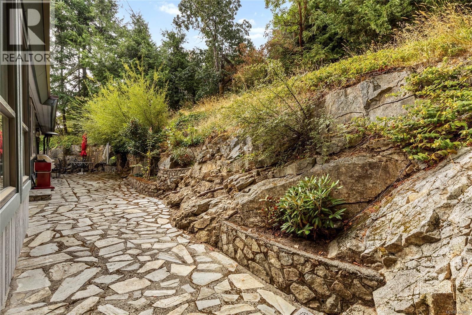 8870 Forest Park Dr, North Saanich