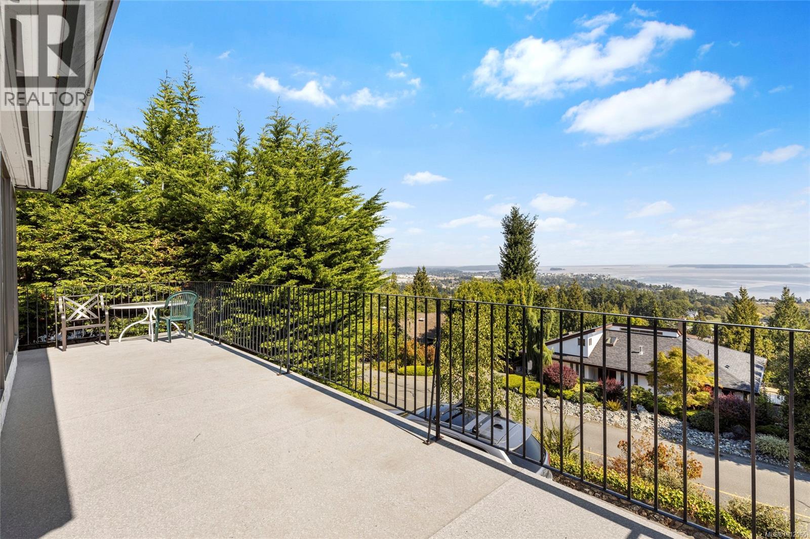 8870 Forest Park Dr, North Saanich