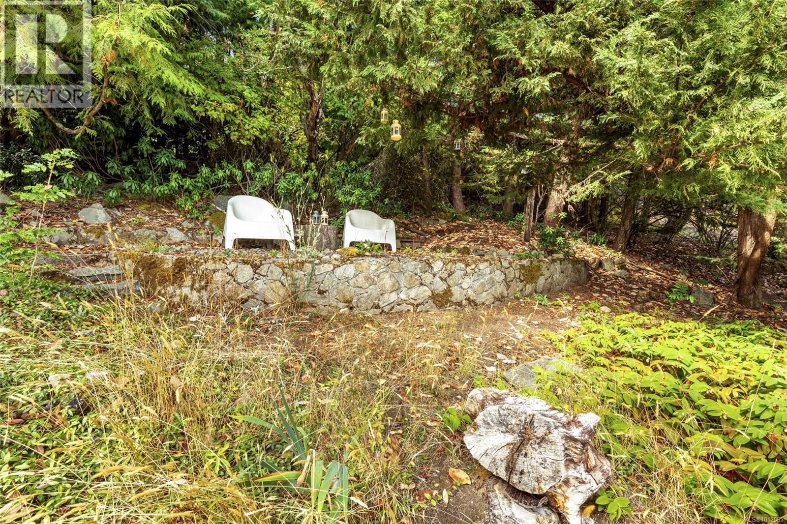 8870 Forest Park Dr, North Saanich