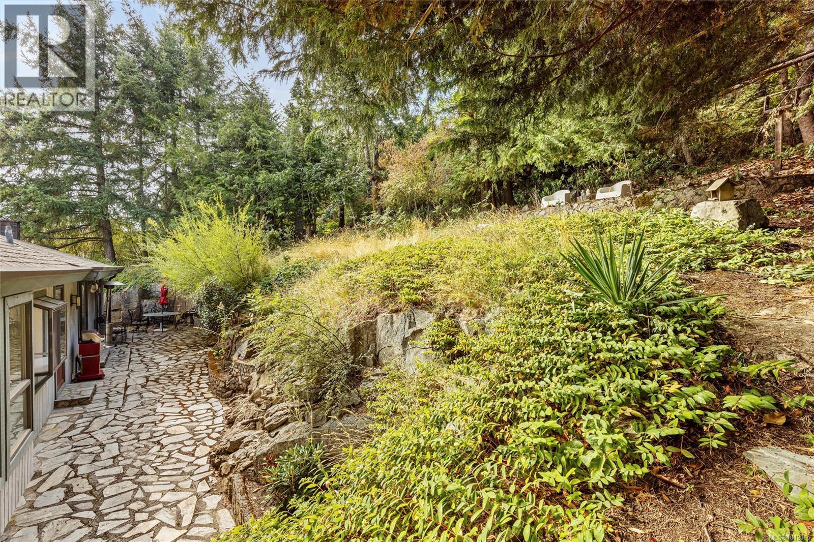 8870 Forest Park Dr, North Saanich
