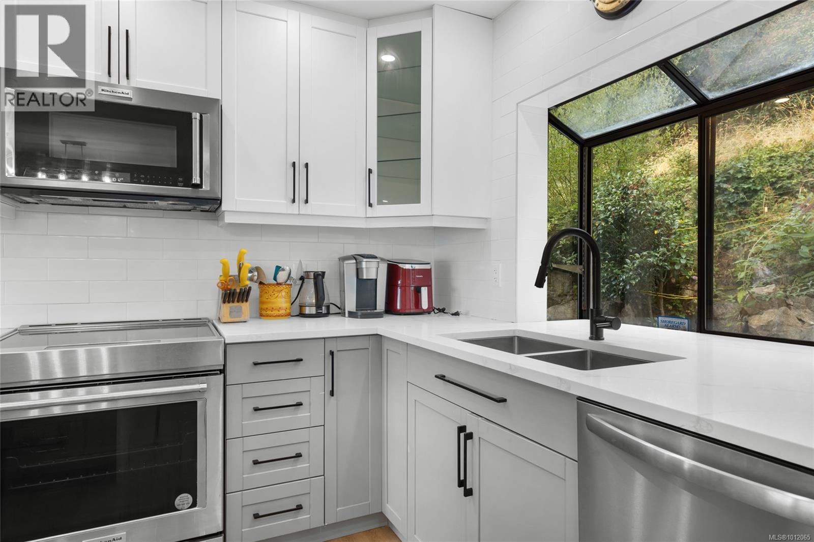 8870 Forest Park Dr, North Saanich