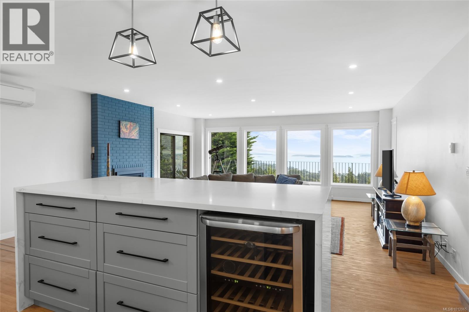 8870 Forest Park Dr, North Saanich