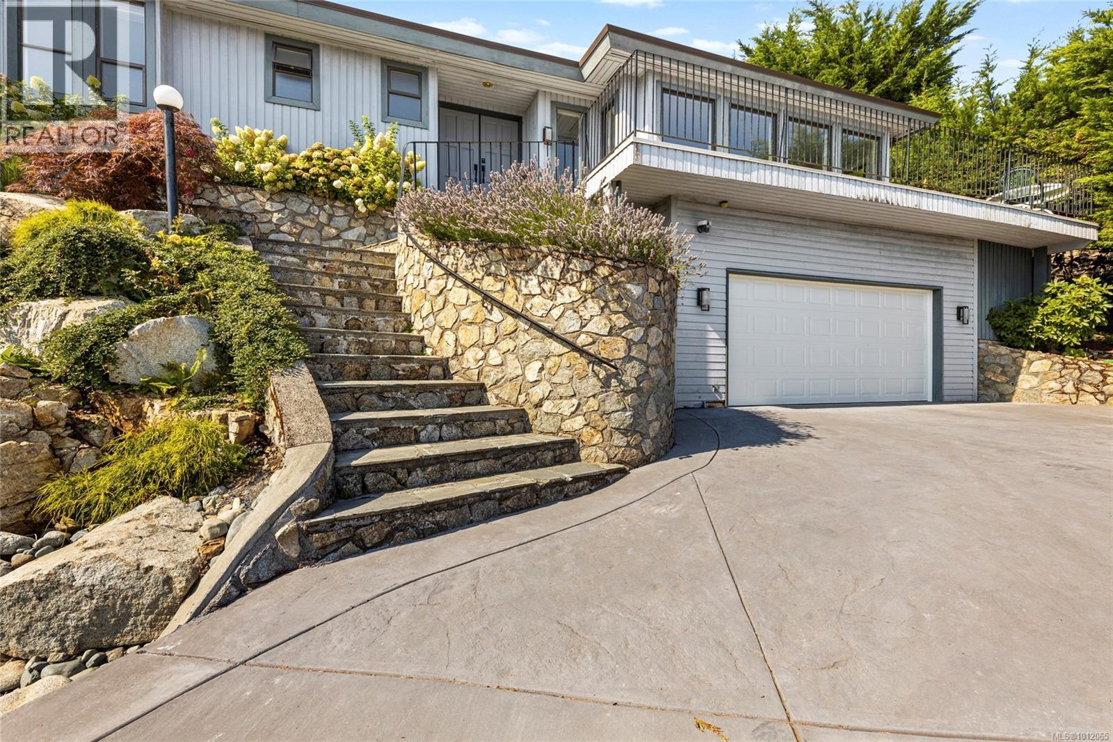 8870 Forest Park Dr, North Saanich