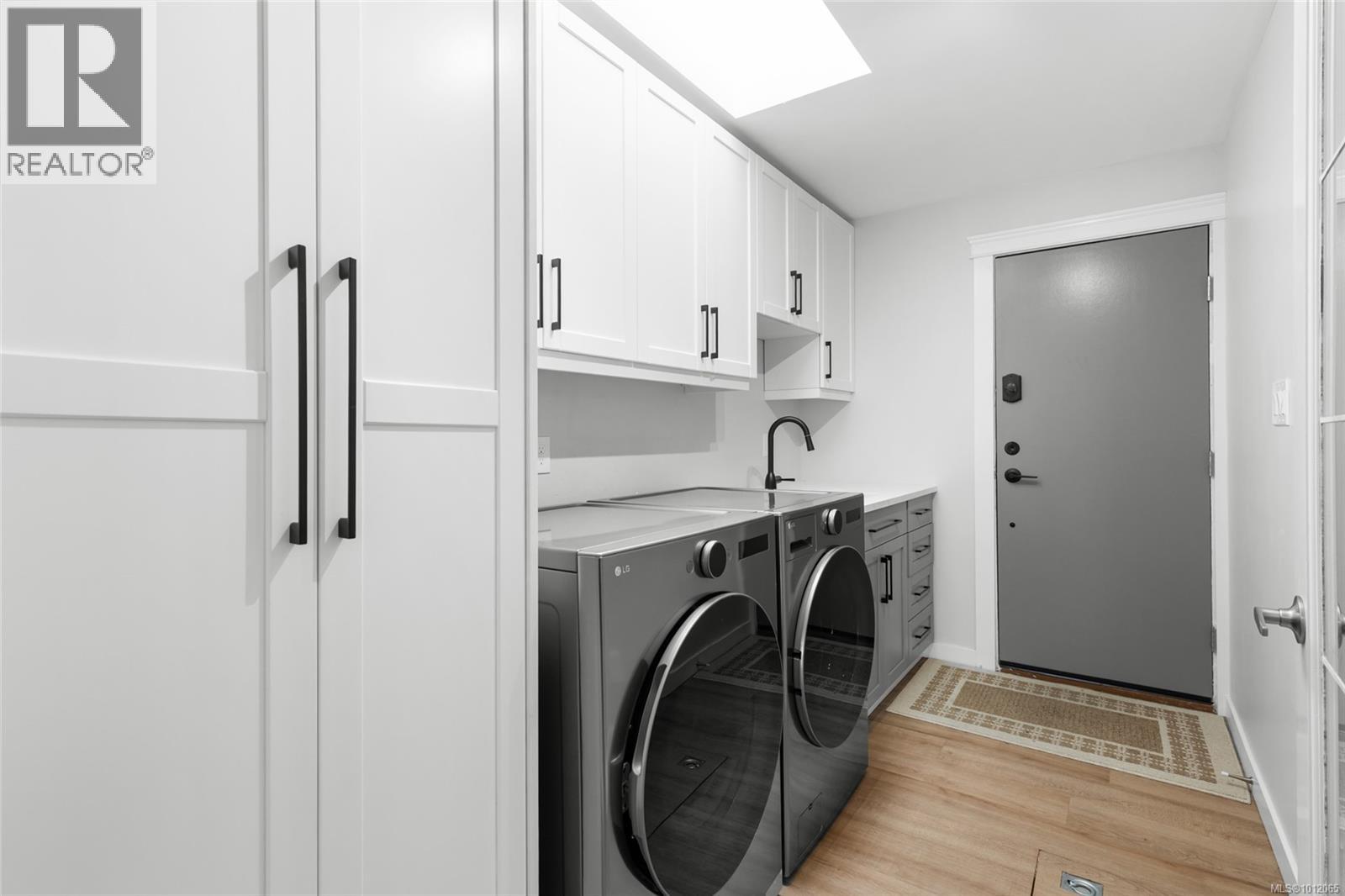 8870 Forest Park Dr, North Saanich