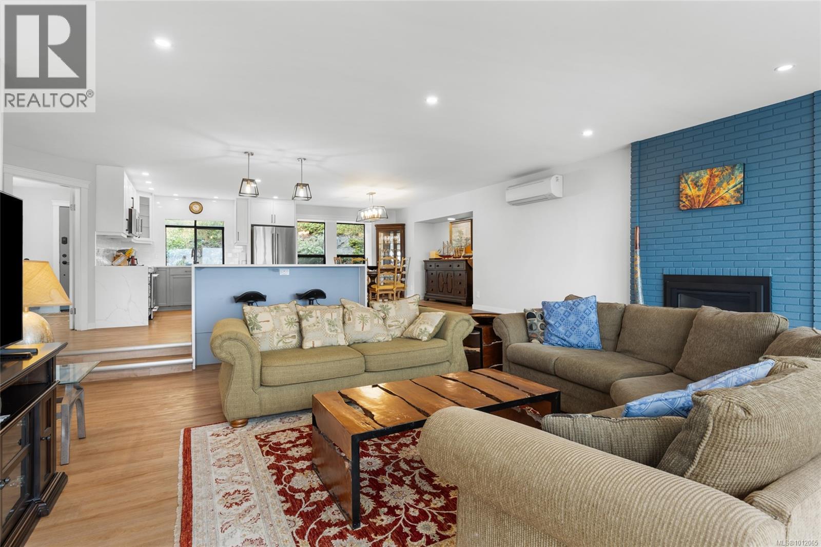 8870 Forest Park Dr, North Saanich