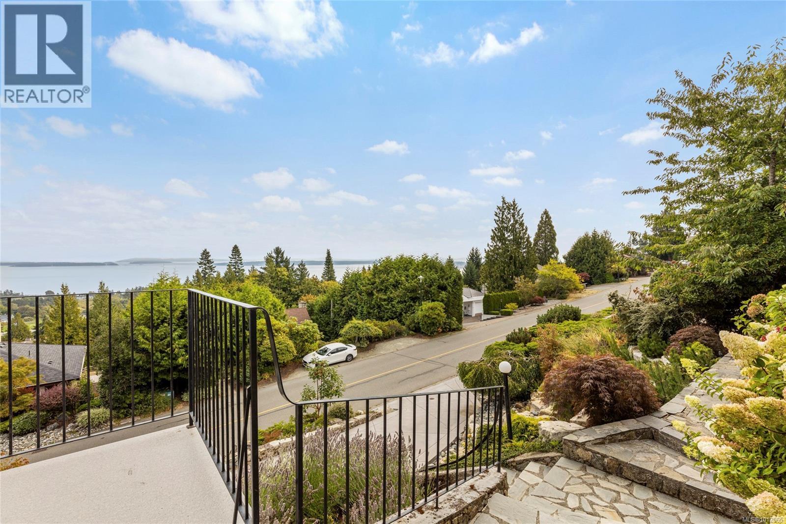 8870 Forest Park Dr, North Saanich
