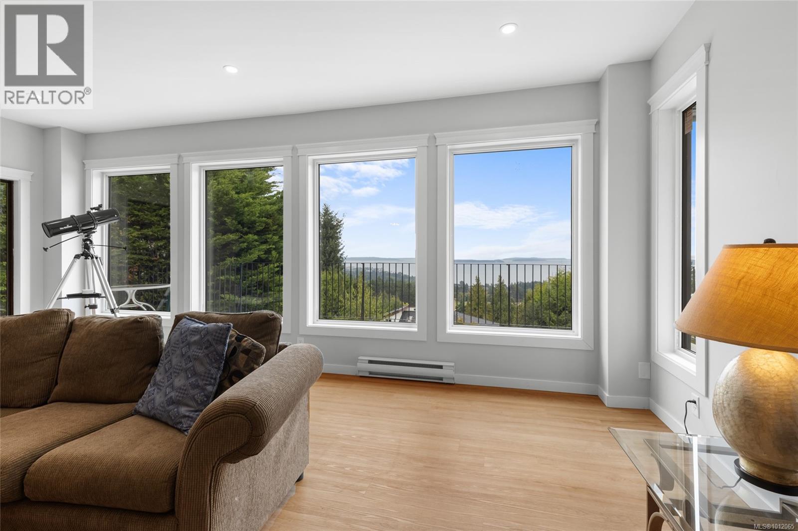8870 Forest Park Dr, North Saanich
