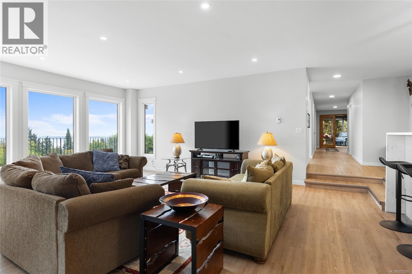 8870 Forest Park Dr, North Saanich