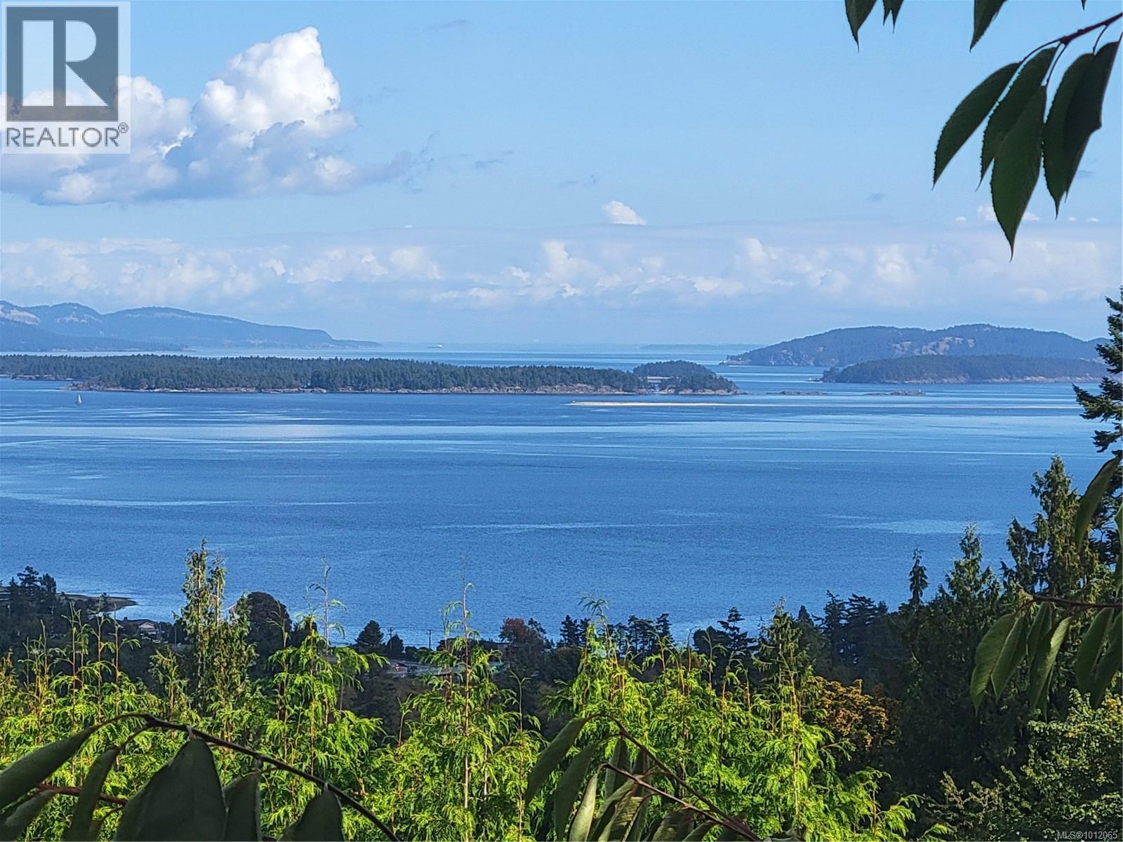 8870 Forest Park Dr, North Saanich