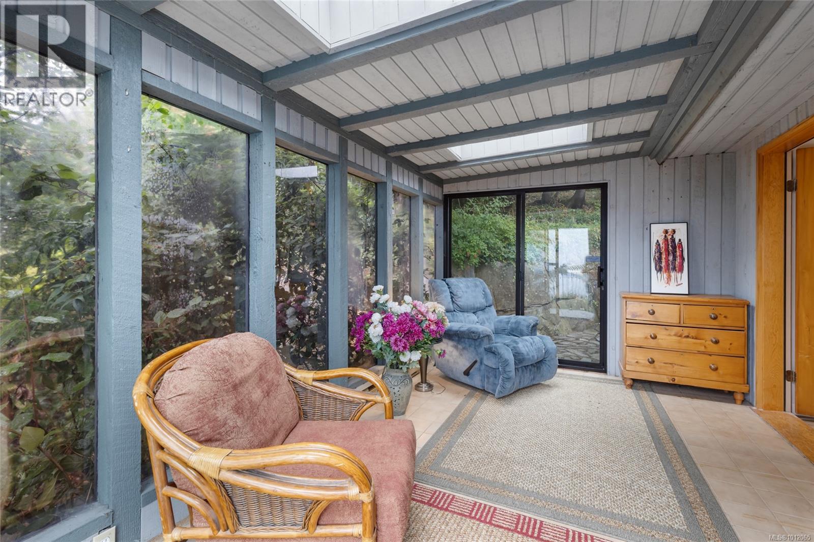 8870 Forest Park Dr, North Saanich