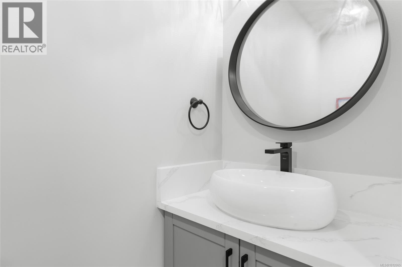 8870 Forest Park Dr, North Saanich