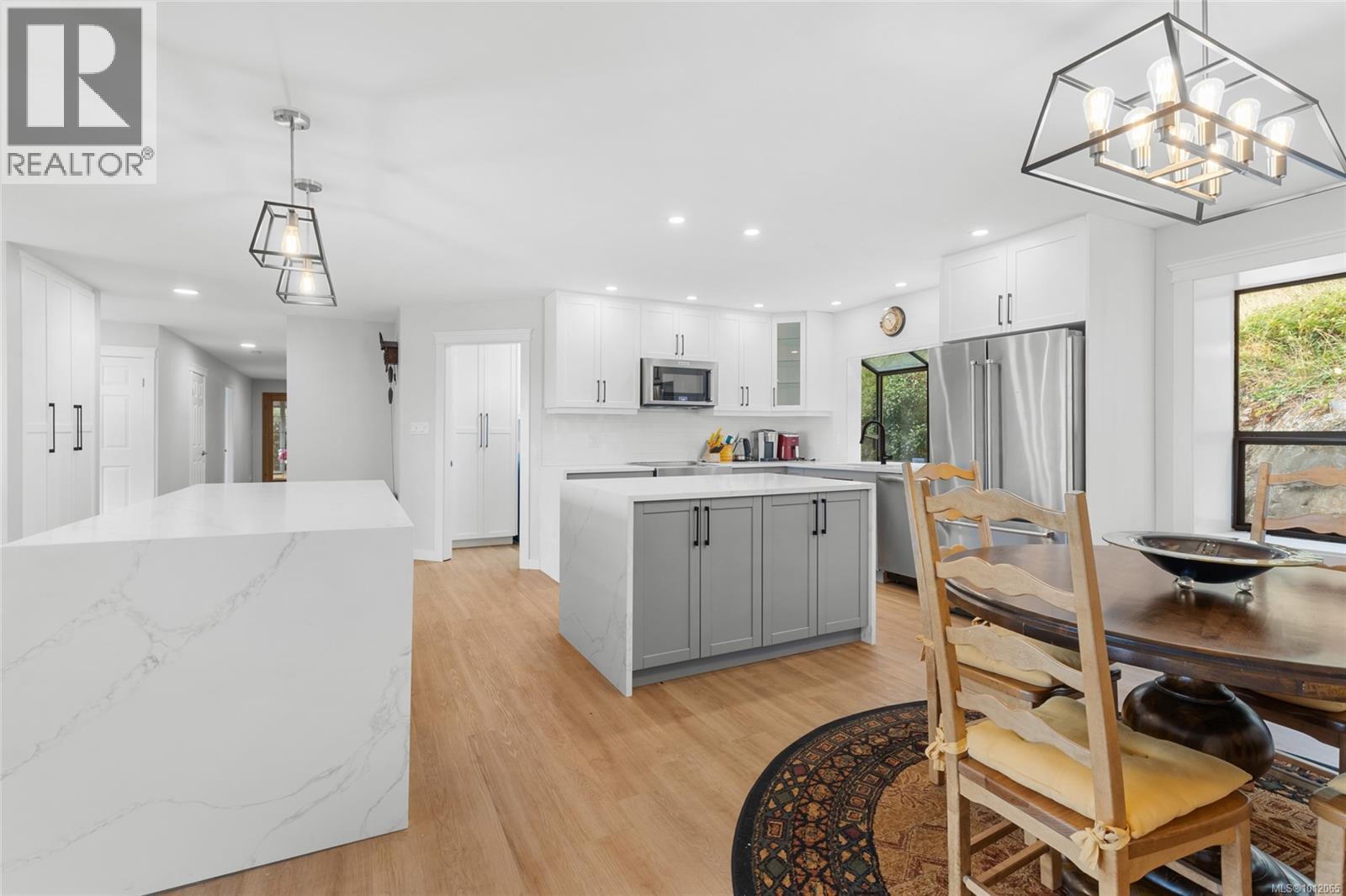 8870 Forest Park Dr, North Saanich
