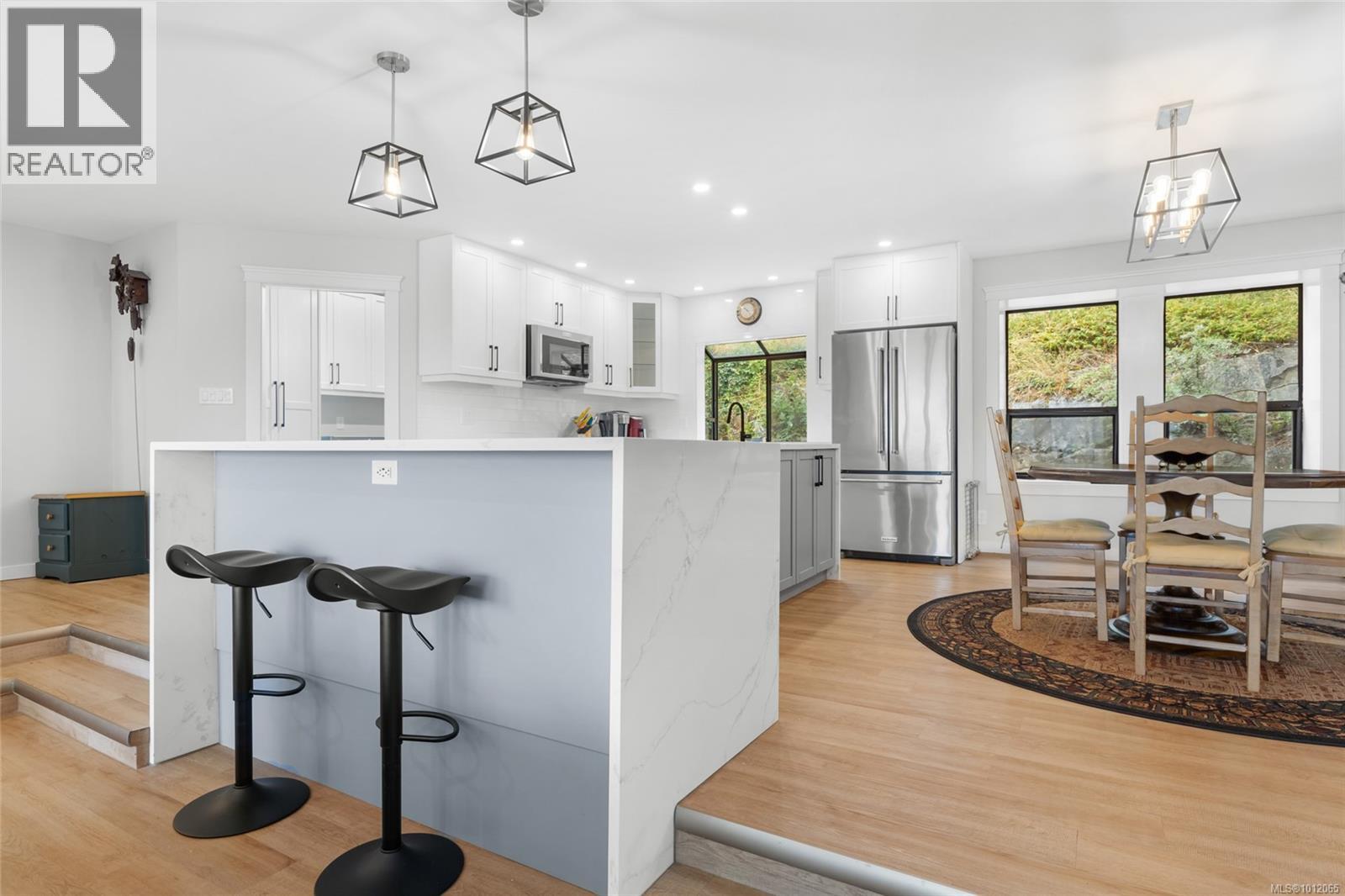 8870 Forest Park Dr, North Saanich