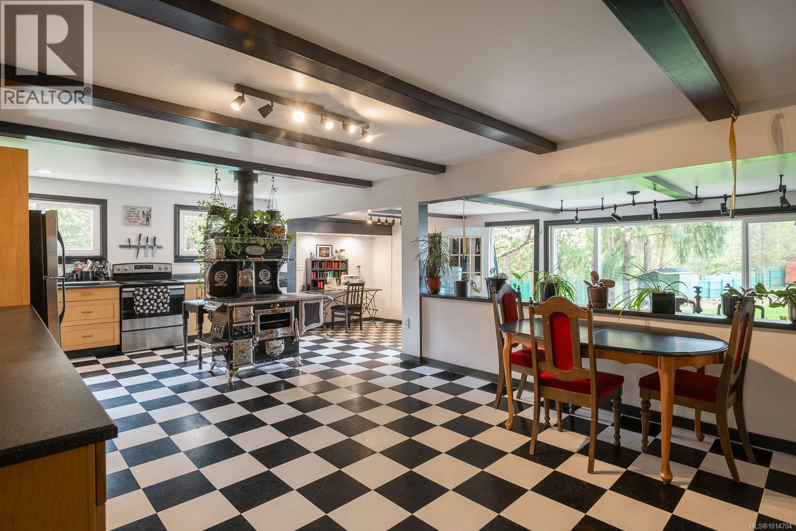 8590 Bland Rd, Port Alberni