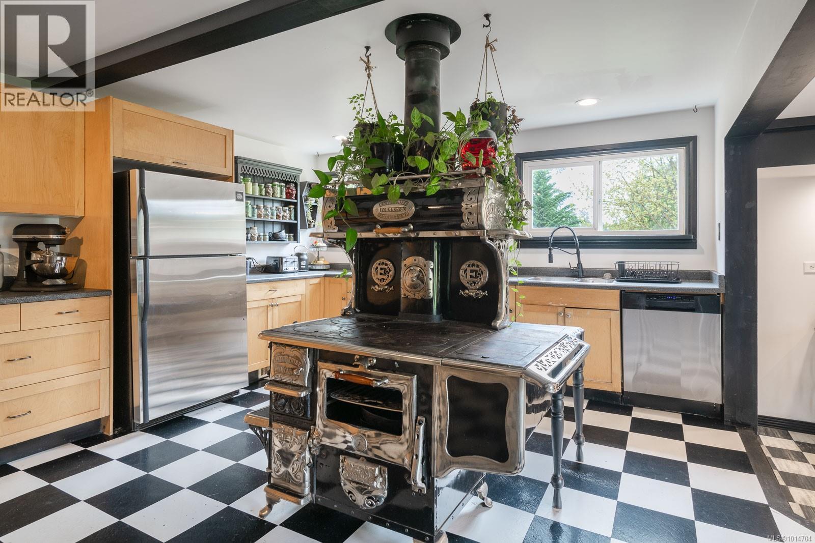 8590 Bland Rd, Port Alberni