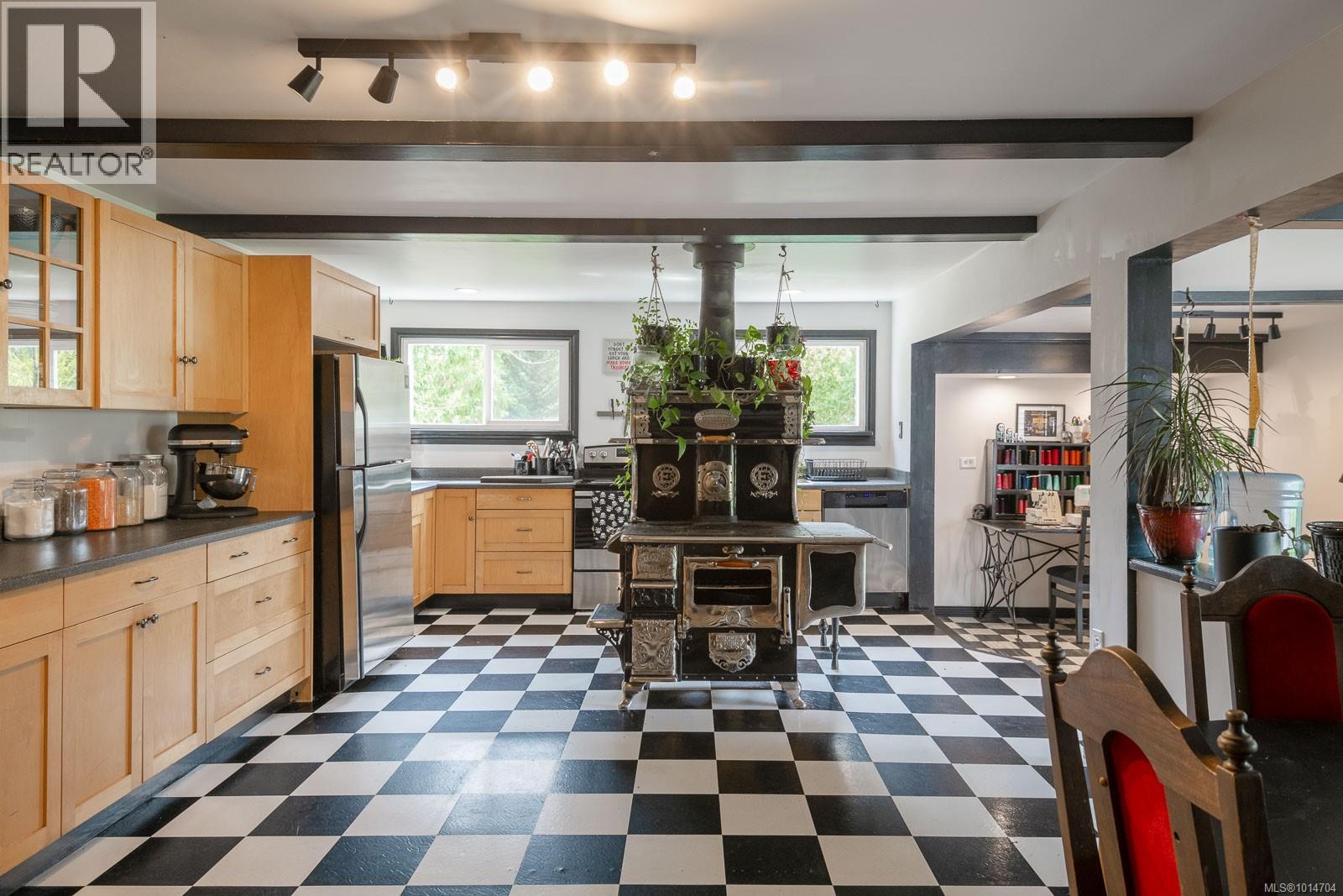 8590 Bland Rd, Port Alberni