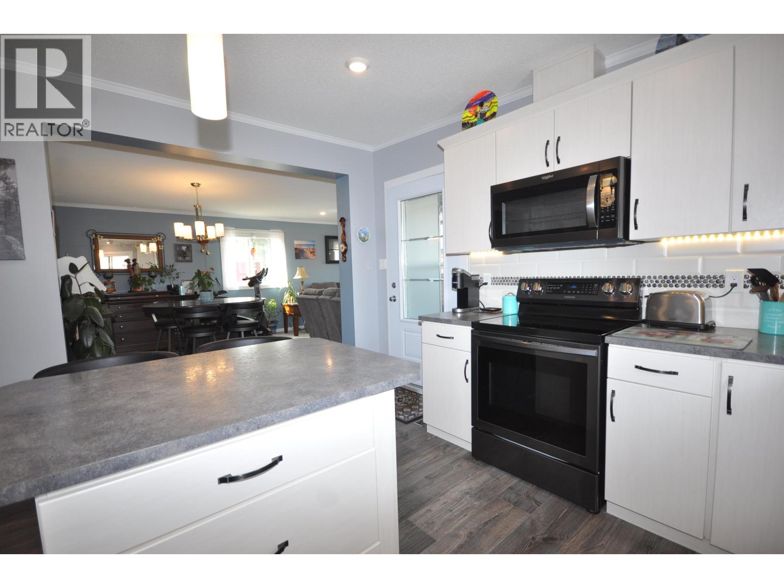 31 4072 LAC LA HACHE STATION ROAD - 6