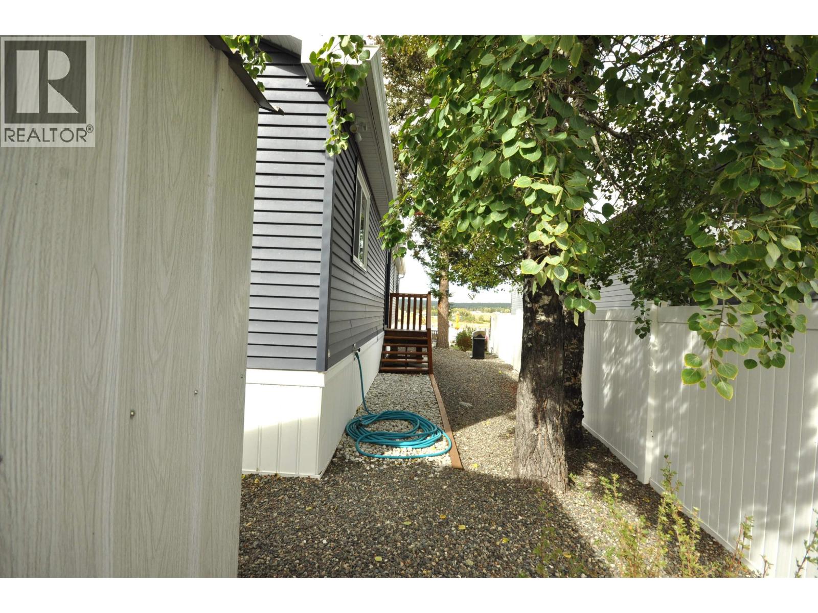 31 4072 LAC LA HACHE STATION ROAD - 30