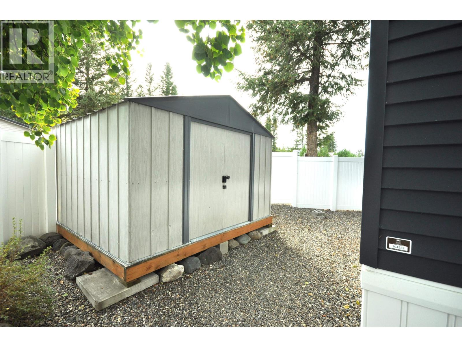 31 4072 LAC LA HACHE STATION ROAD - 32