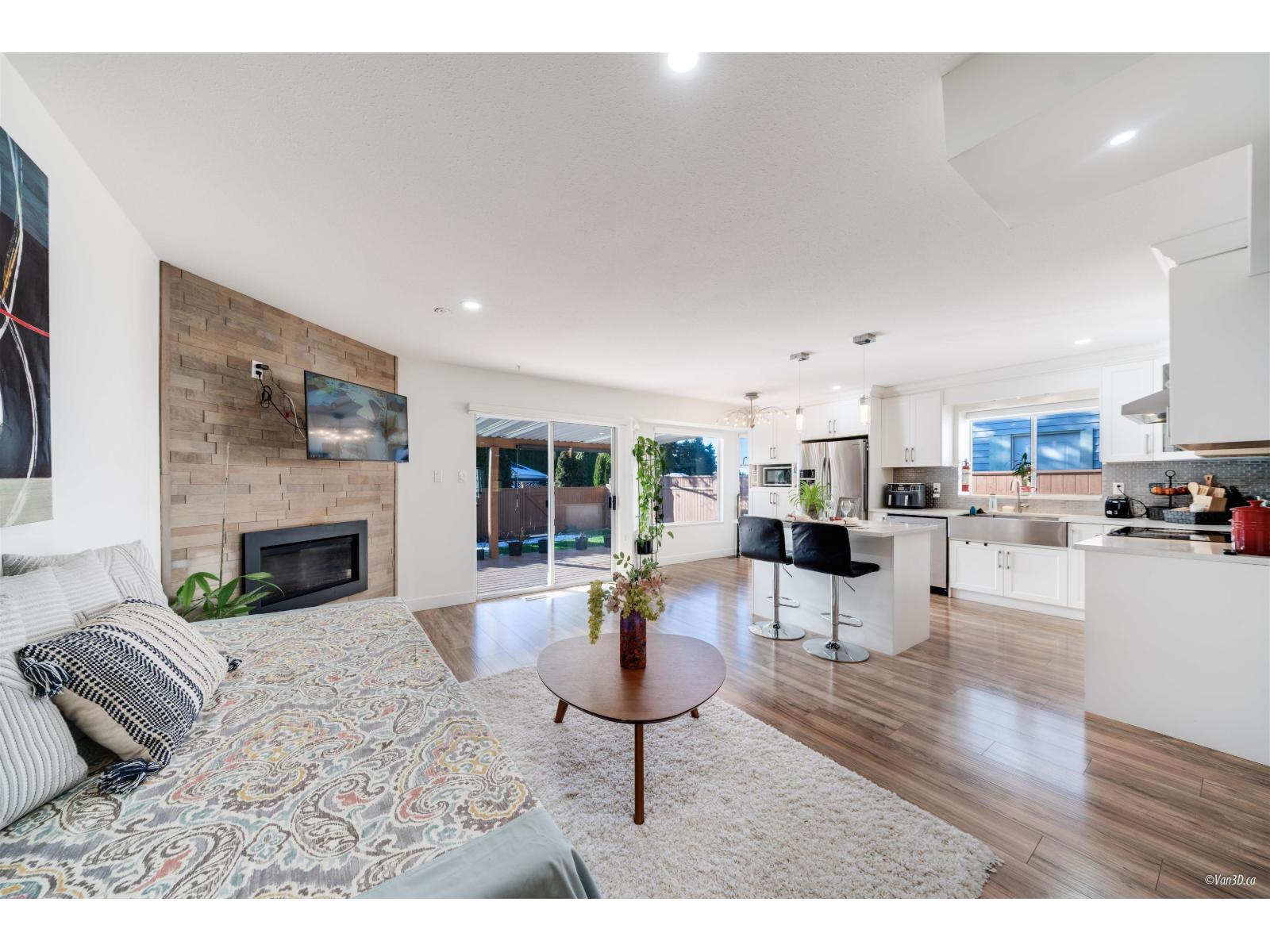 14286 20 AVENUE, Surrey