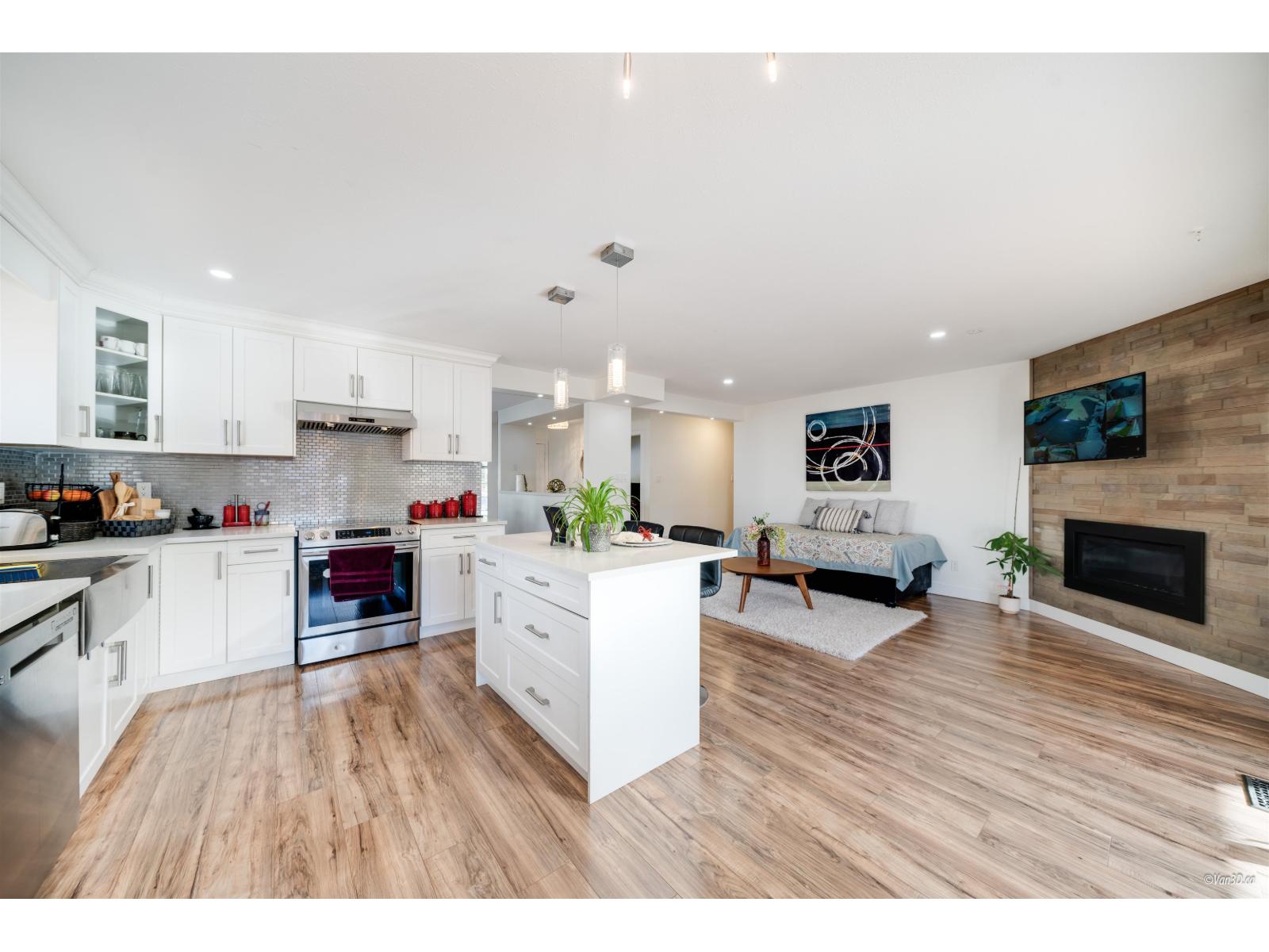 14286 20 AVENUE, Surrey