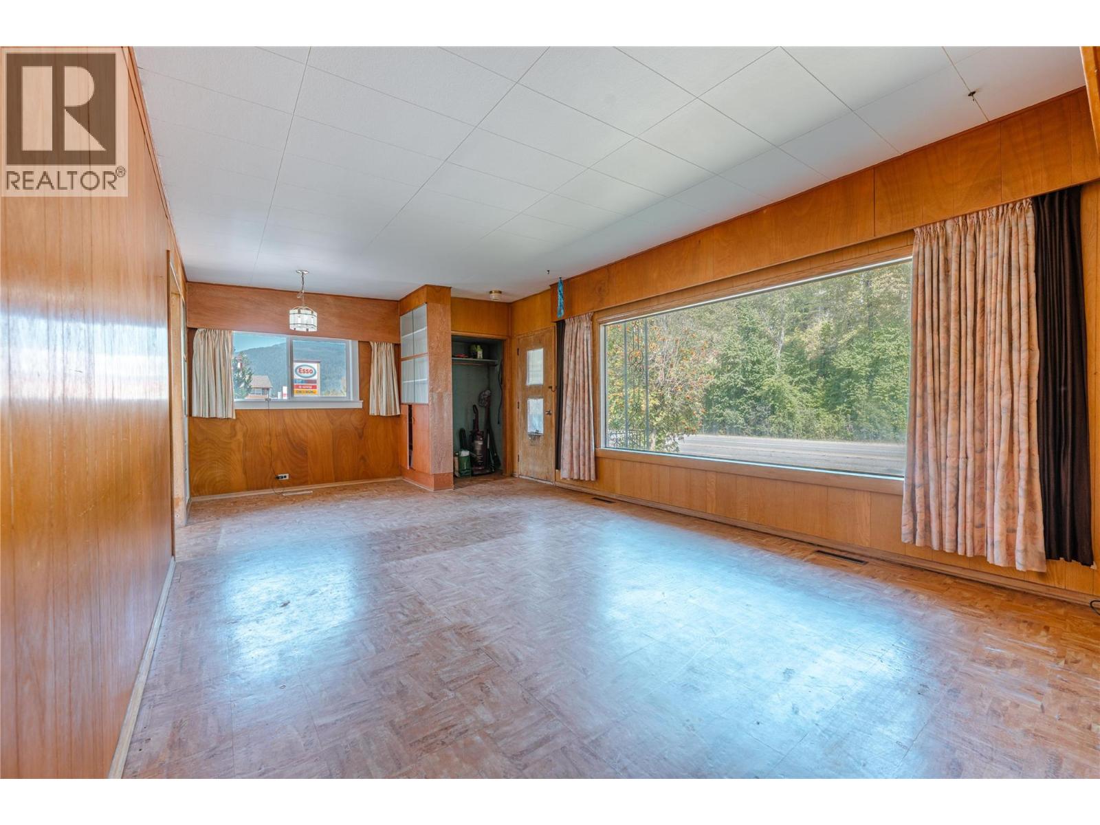 1003 Victoria Road, Revelstoke