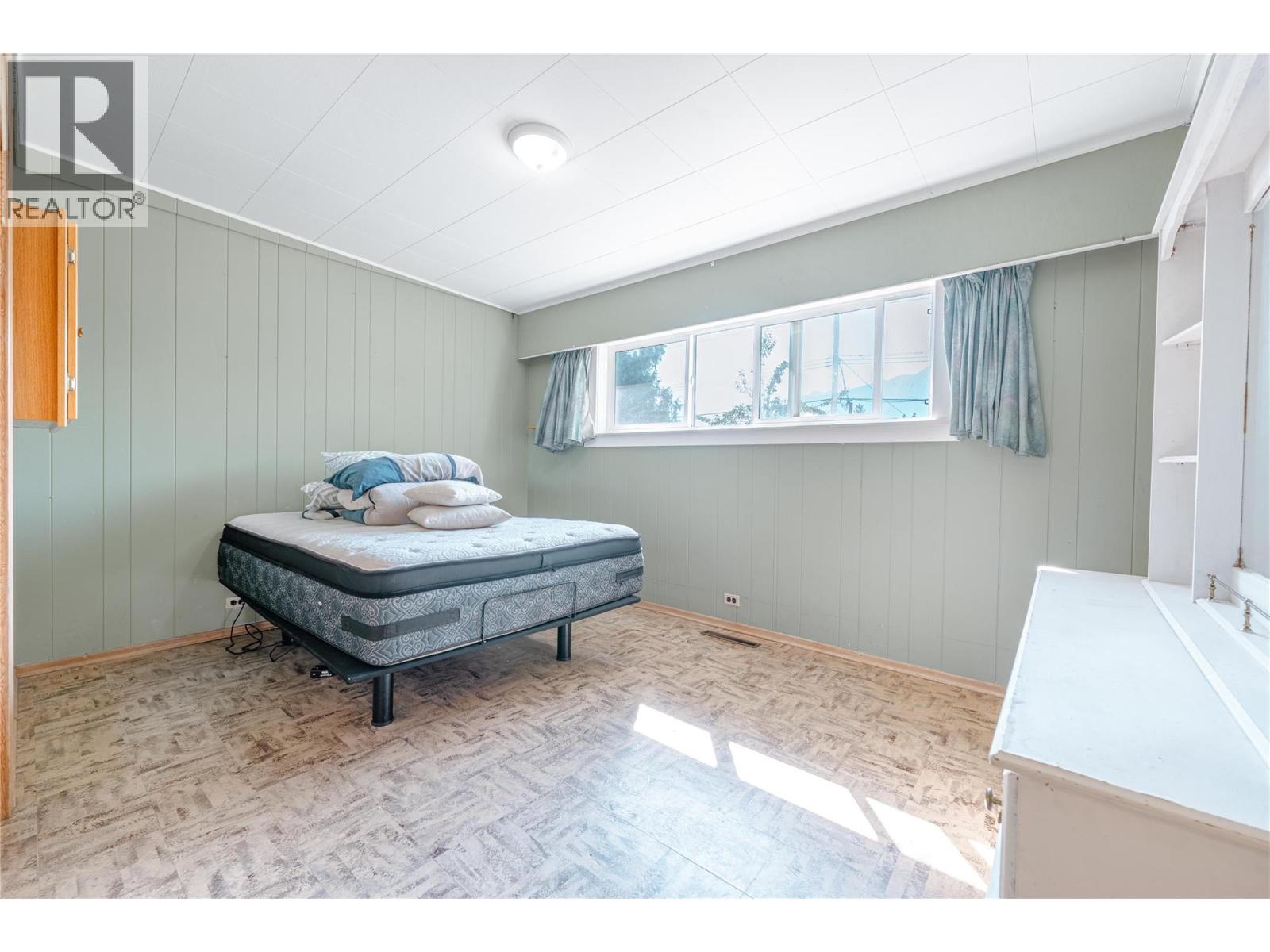 1003 Victoria Road, Revelstoke