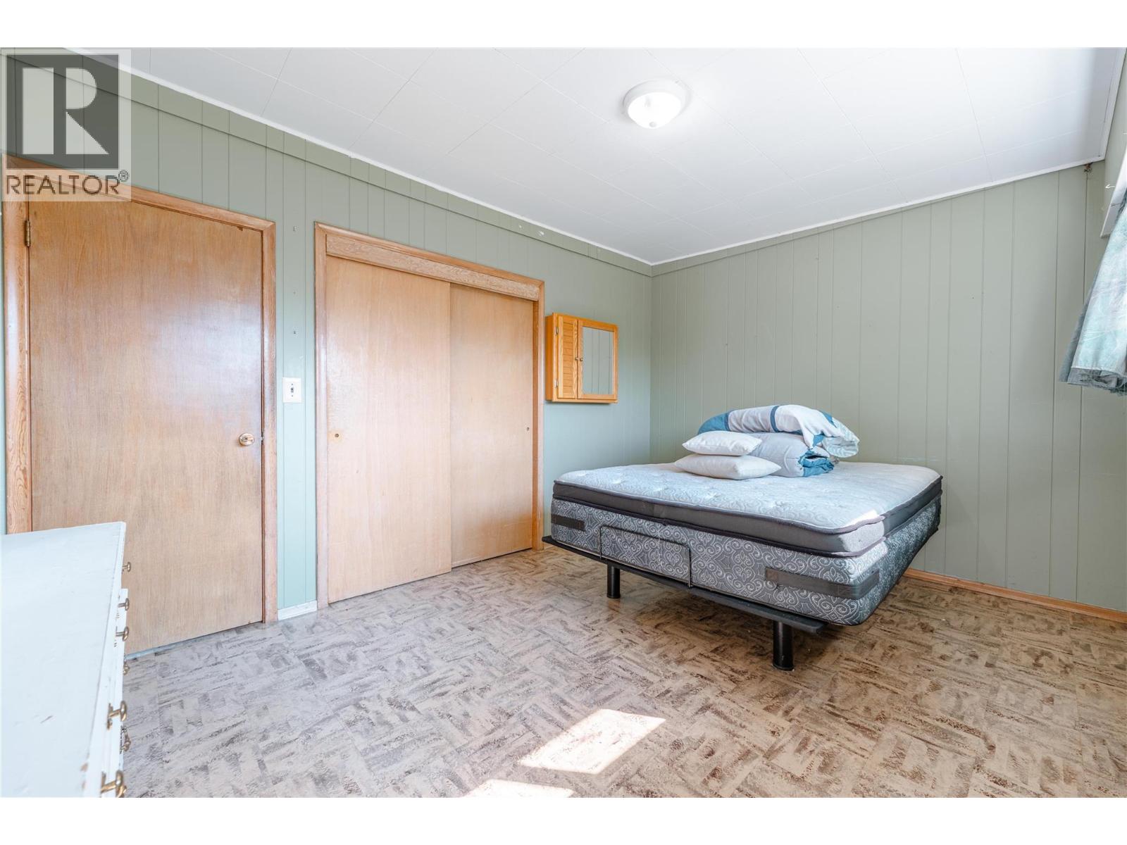 1003 Victoria Road, Revelstoke