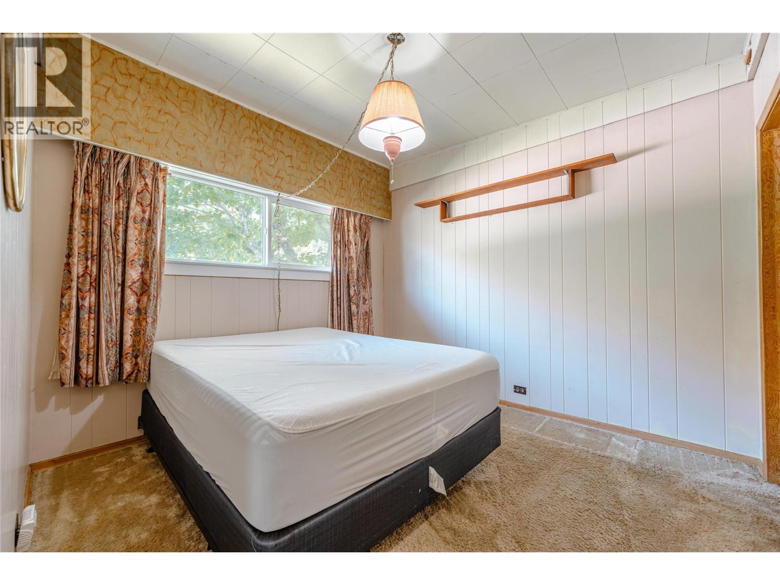 1003 Victoria Road, Revelstoke