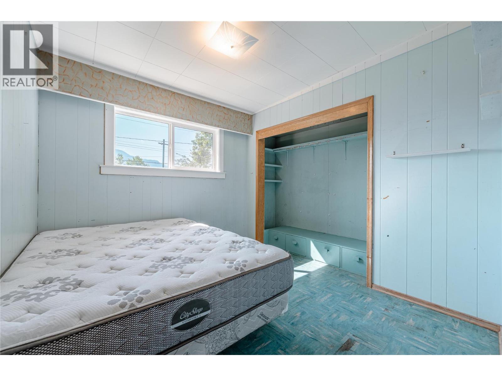 1003 Victoria Road, Revelstoke