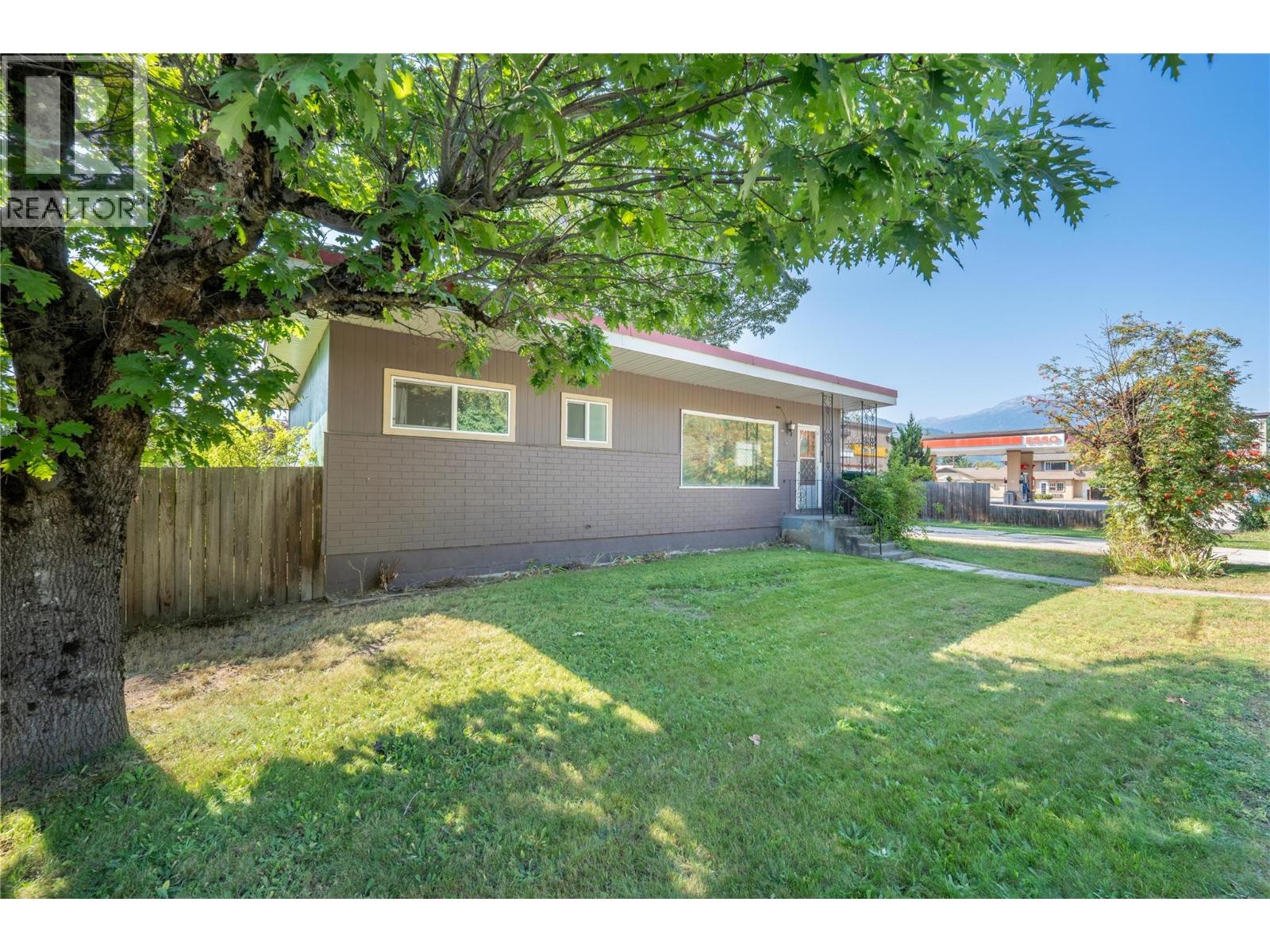 1003 Victoria Road, Revelstoke