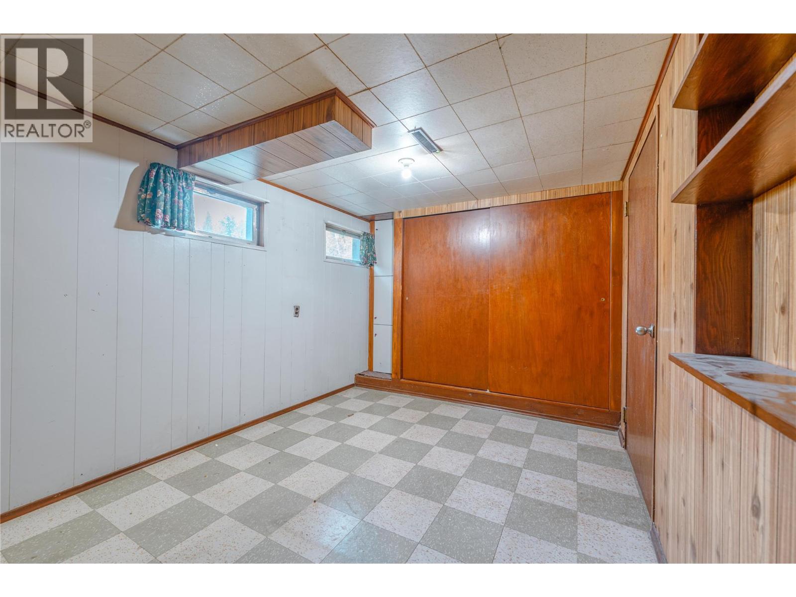 1003 Victoria Road, Revelstoke