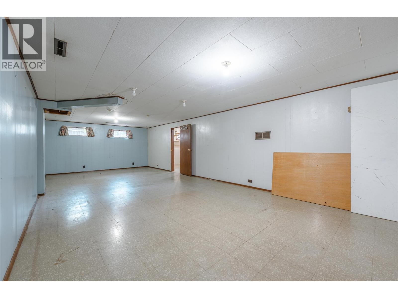 1003 Victoria Road, Revelstoke