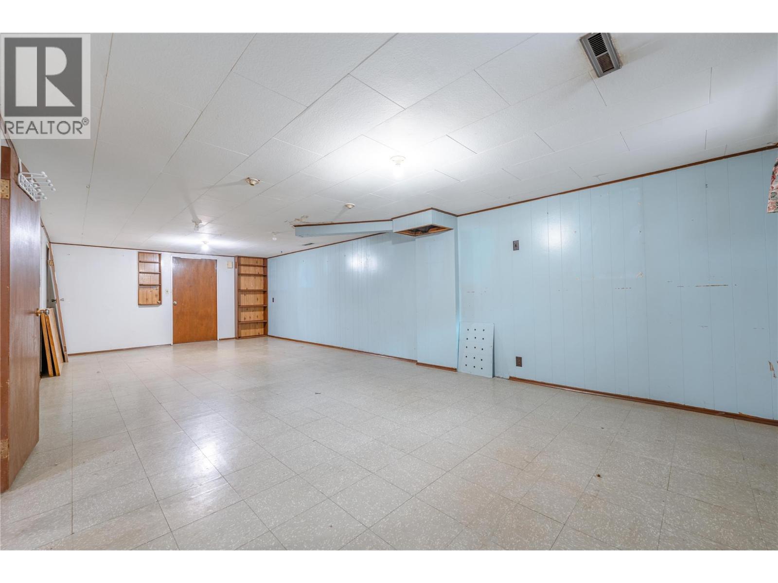 1003 Victoria Road, Revelstoke