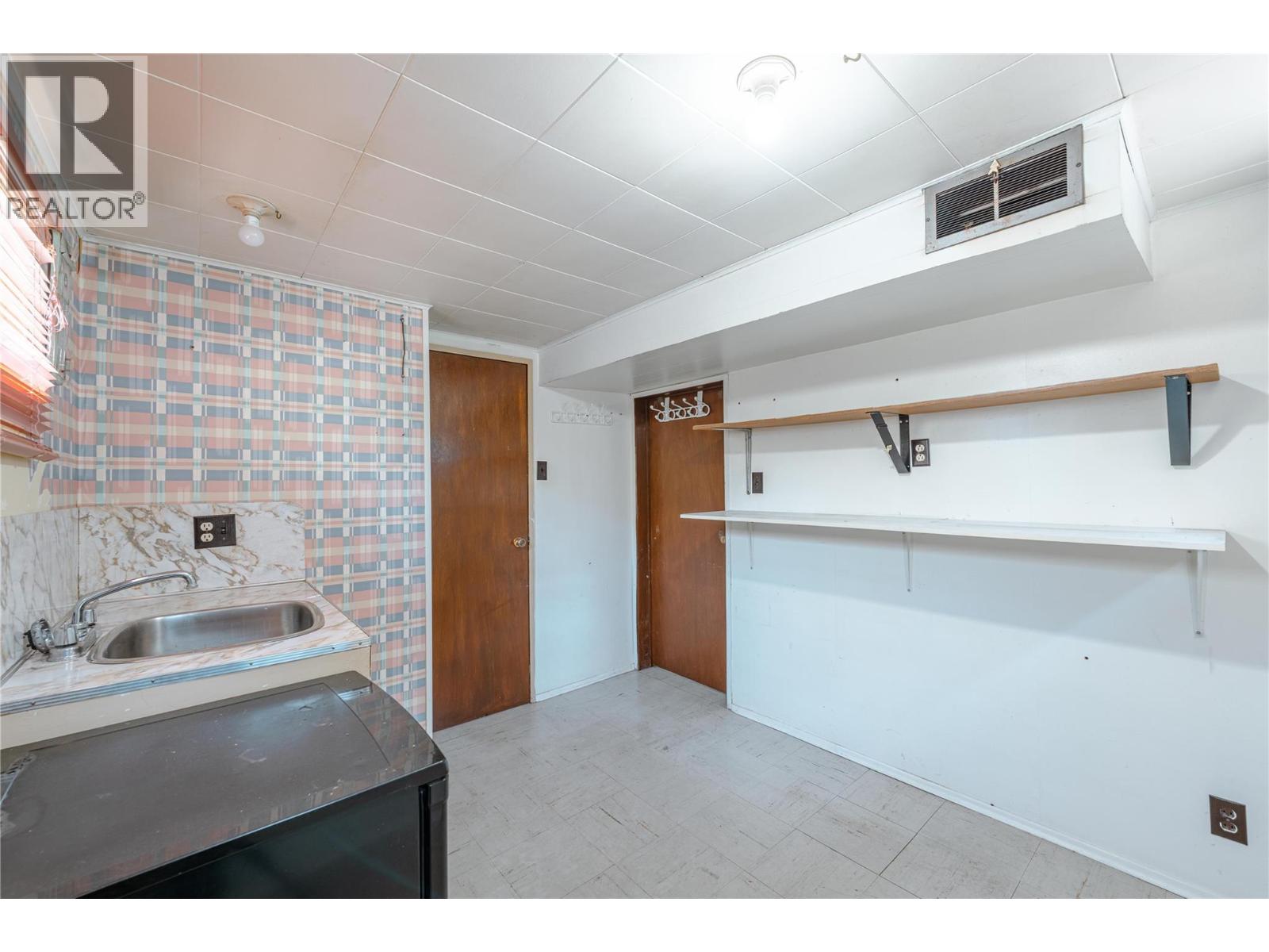 1003 Victoria Road, Revelstoke