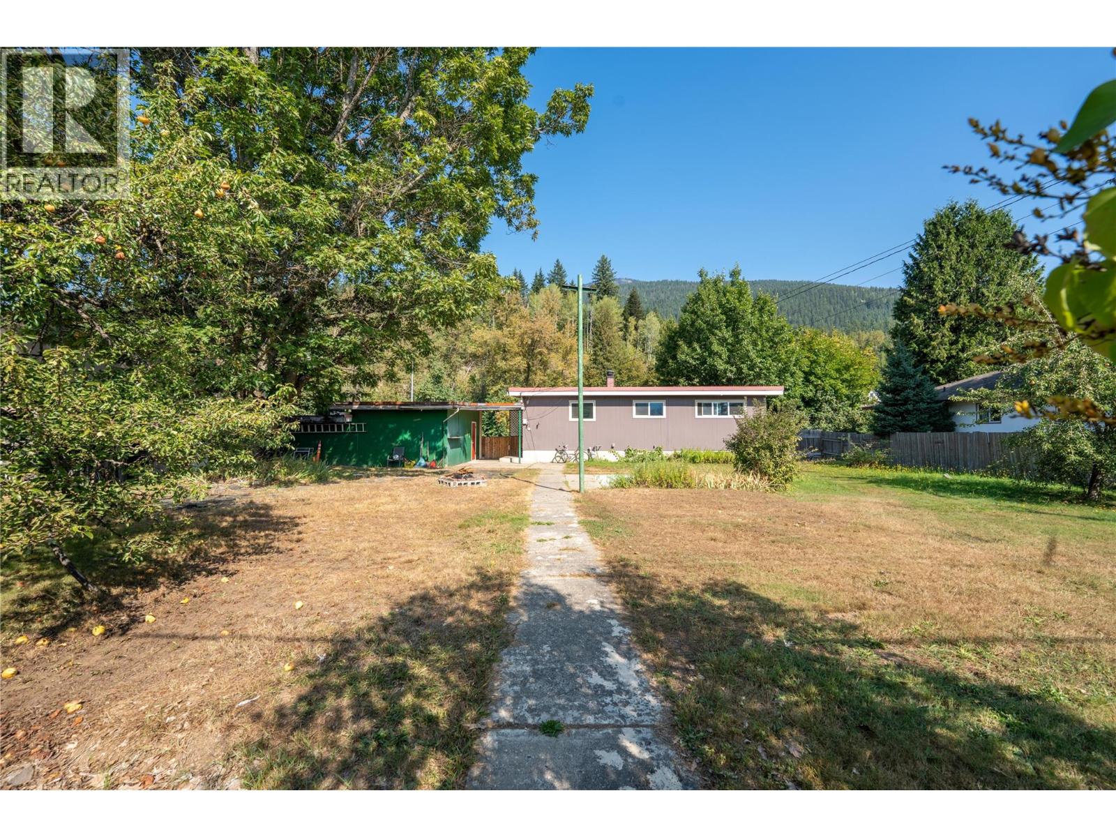 1003 Victoria Road, Revelstoke