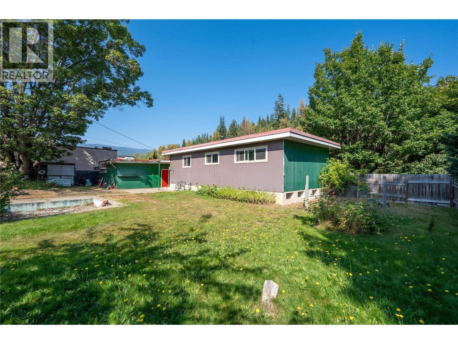 1003 Victoria Road, Revelstoke