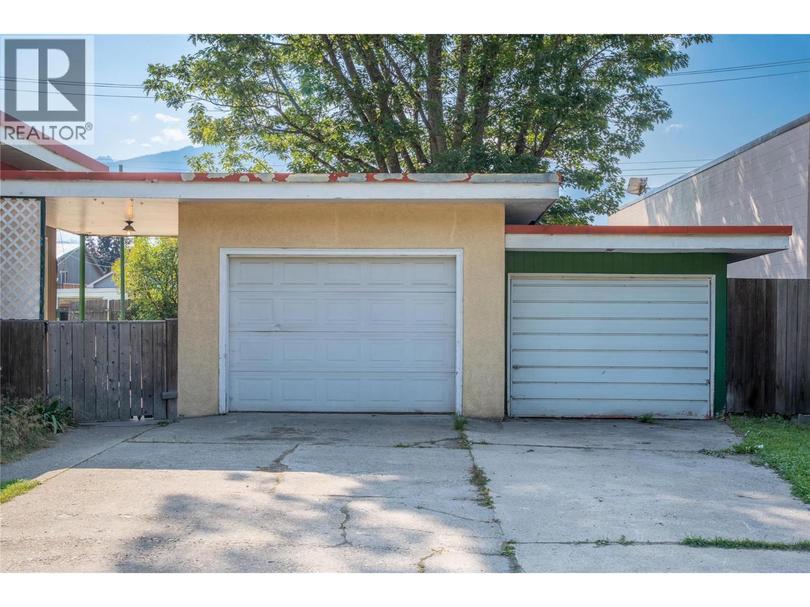 1003 Victoria Road, Revelstoke