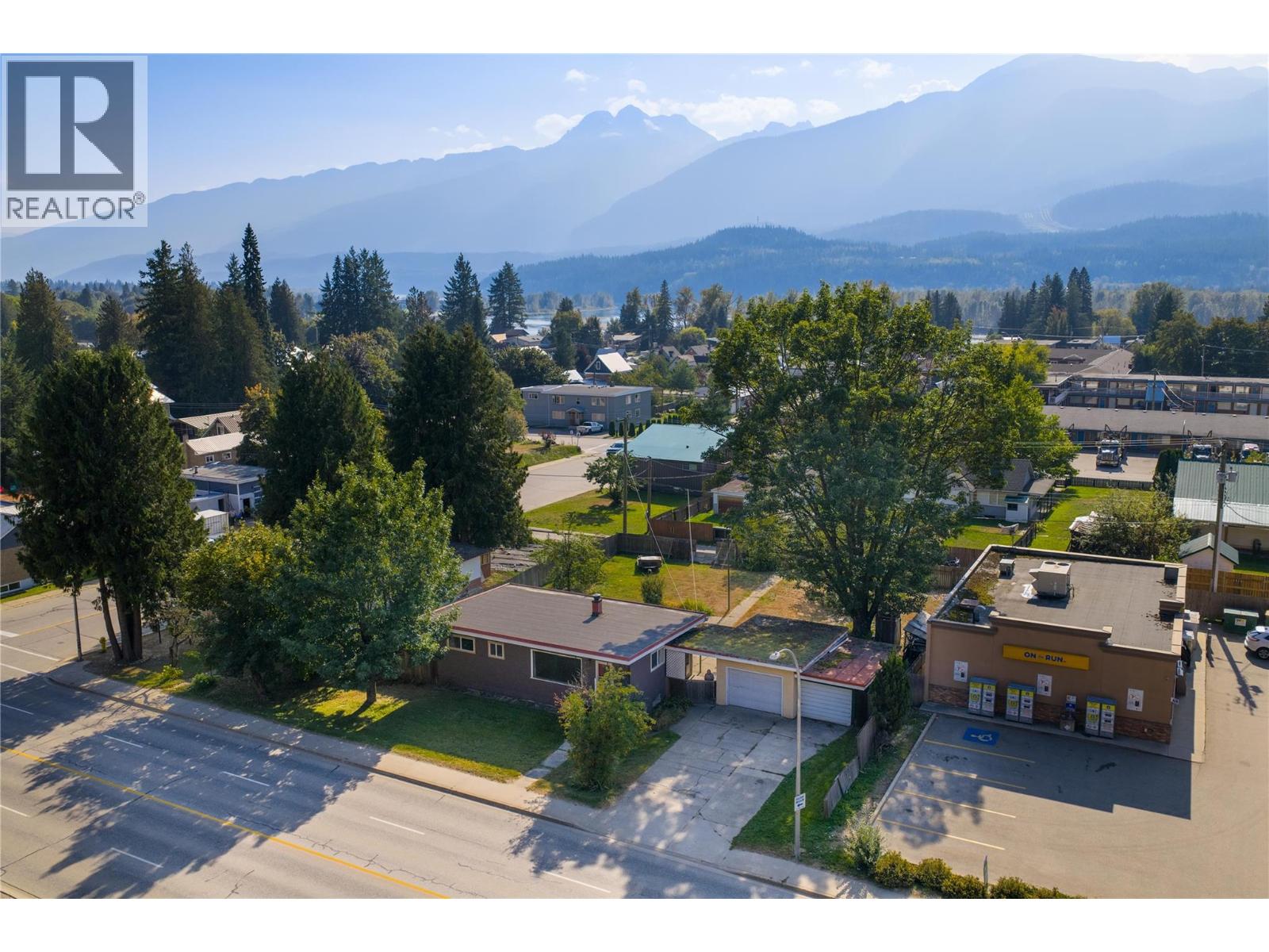 1003 Victoria Road, Revelstoke