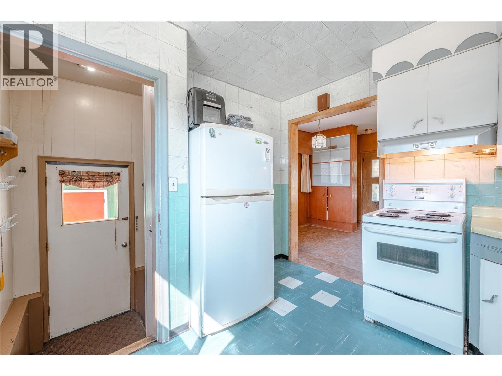 1003 Victoria Road, Revelstoke