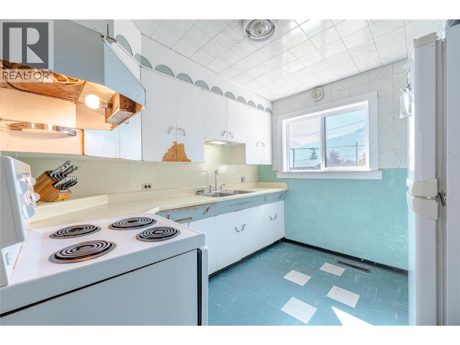 1003 Victoria Road, Revelstoke