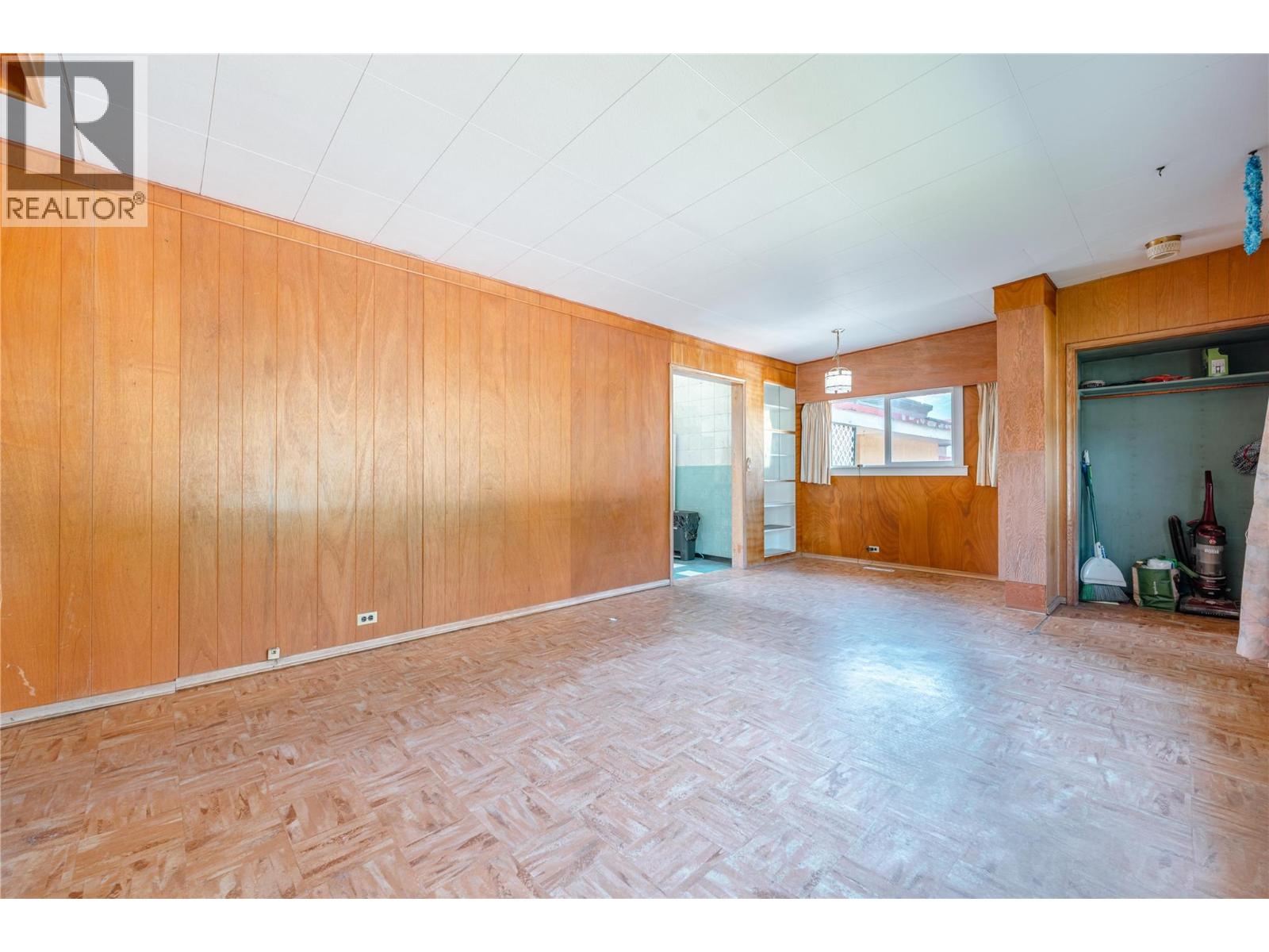 1003 Victoria Road, Revelstoke