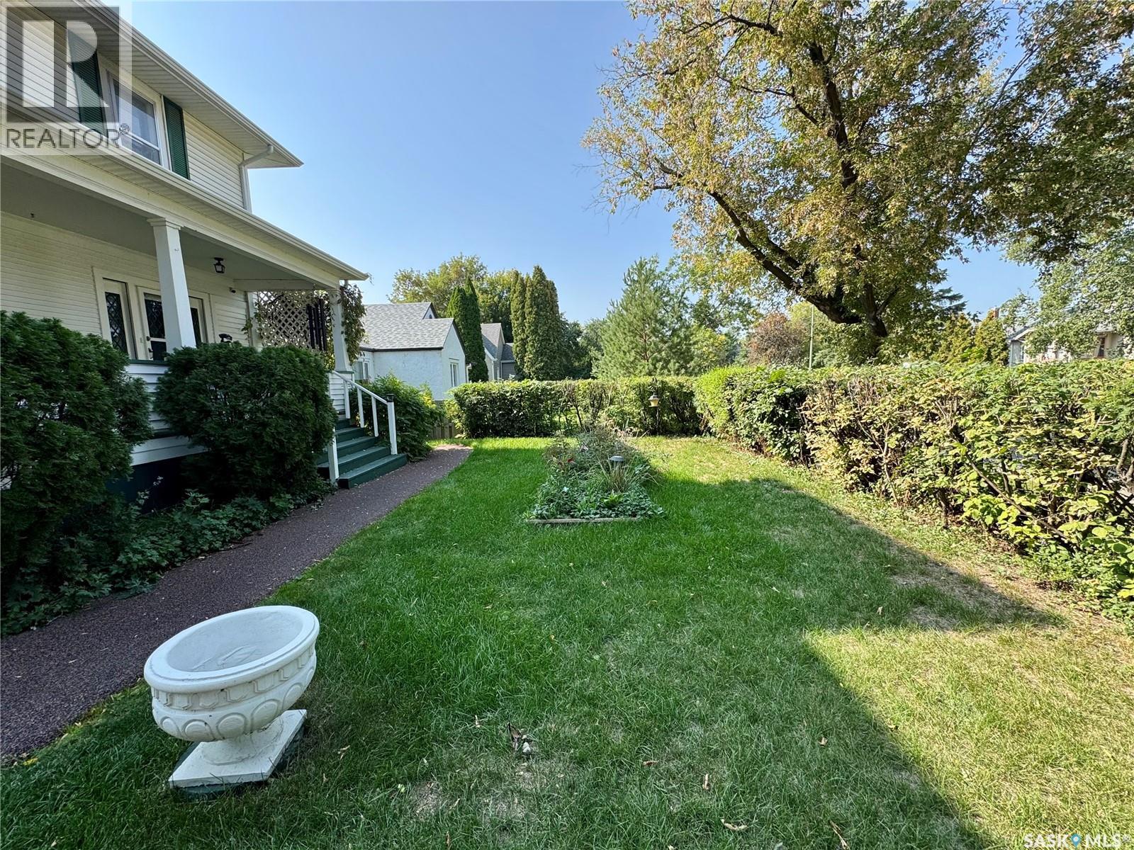 119 22ND STREET E - 19
