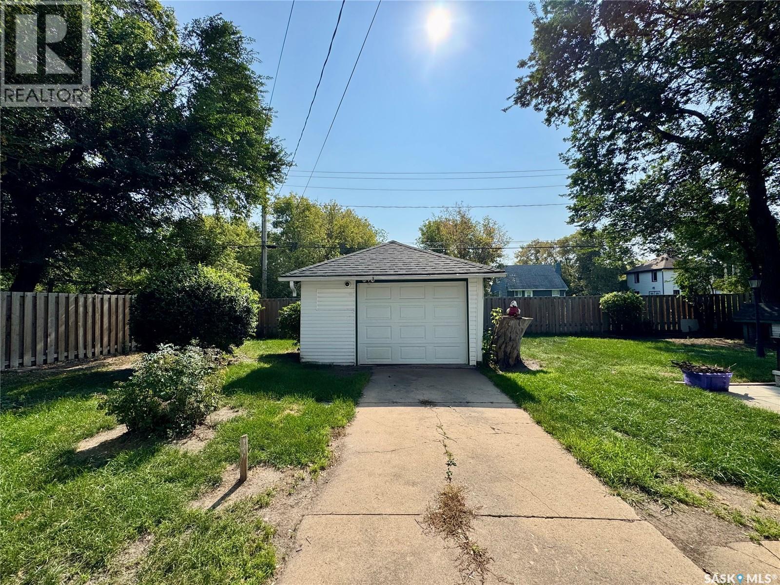 119 22ND STREET E - 17