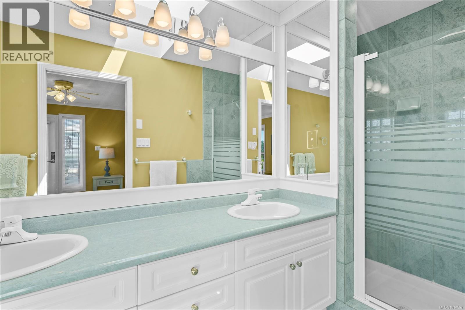 514 Country Club Dr, Qualicum Beach
