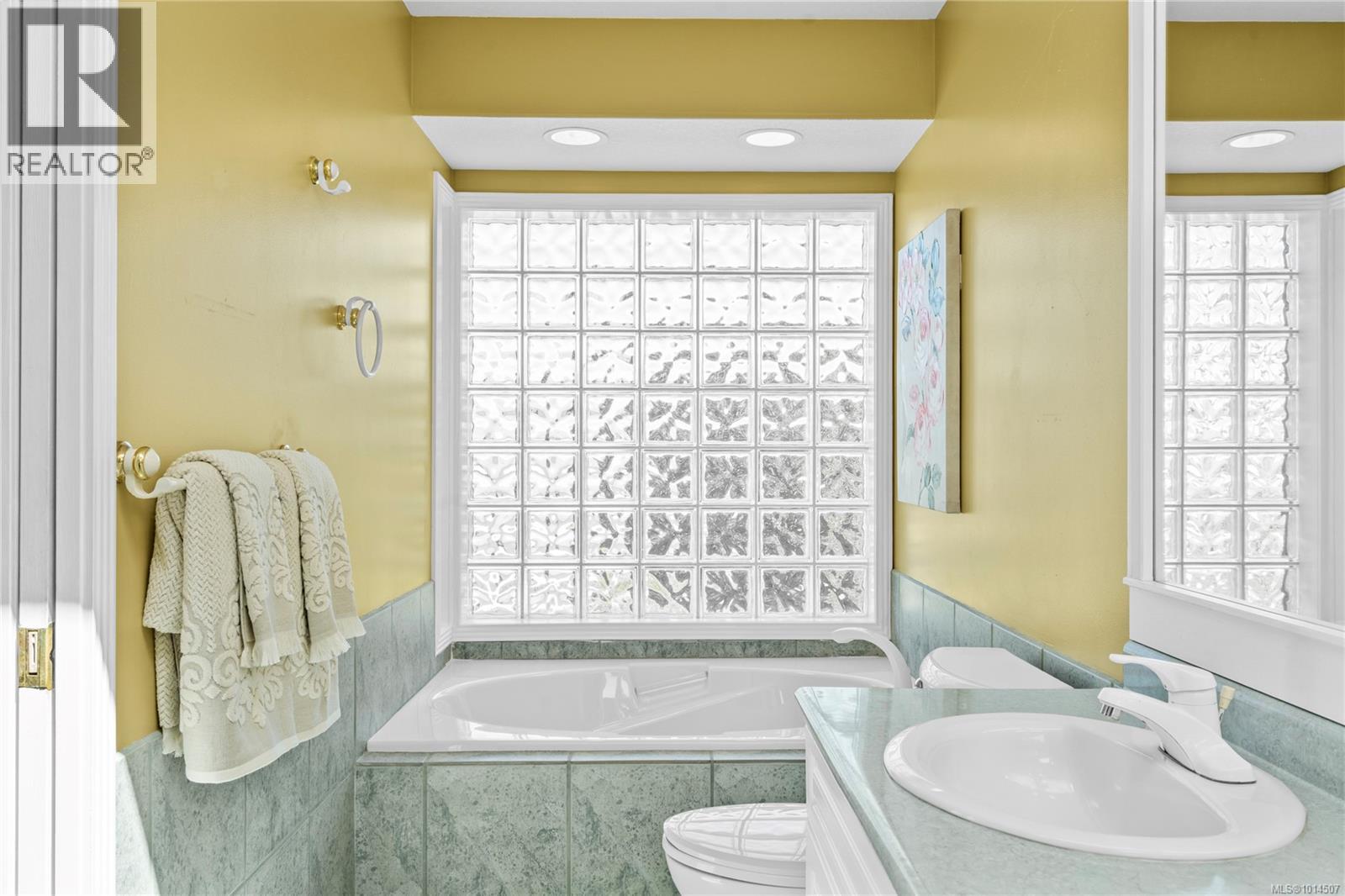 514 Country Club Dr, Qualicum Beach