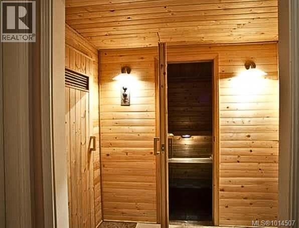 514 Country Club Dr, Qualicum Beach