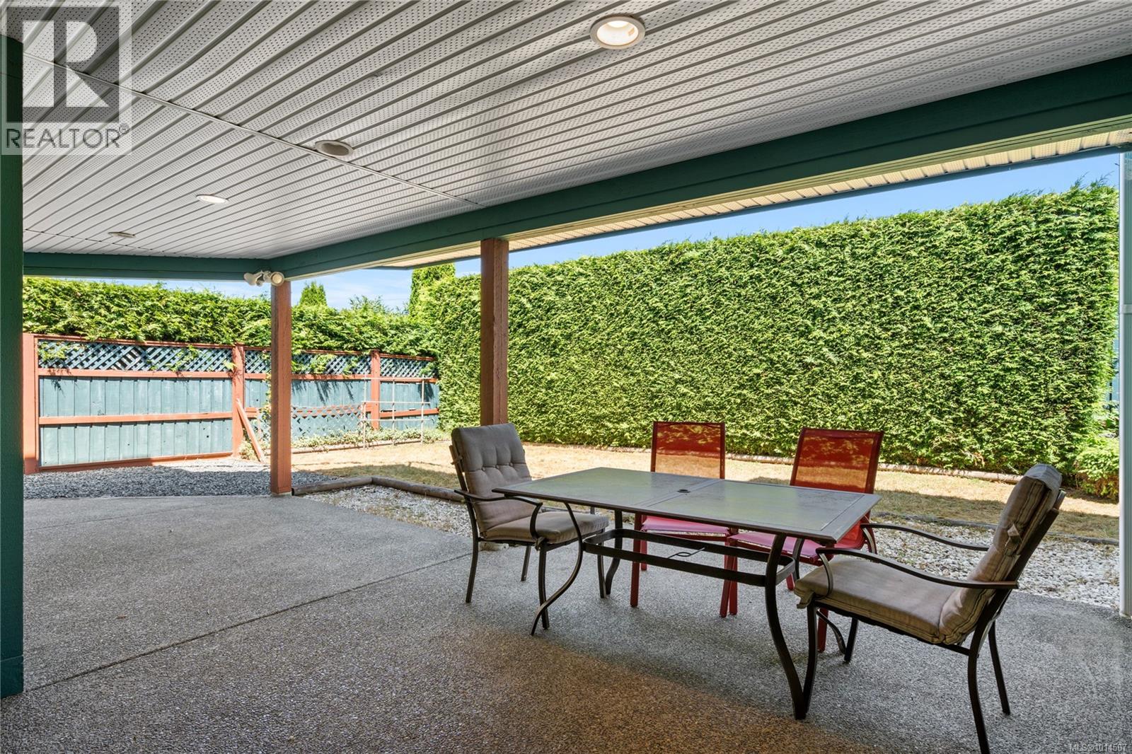 514 Country Club Dr, Qualicum Beach