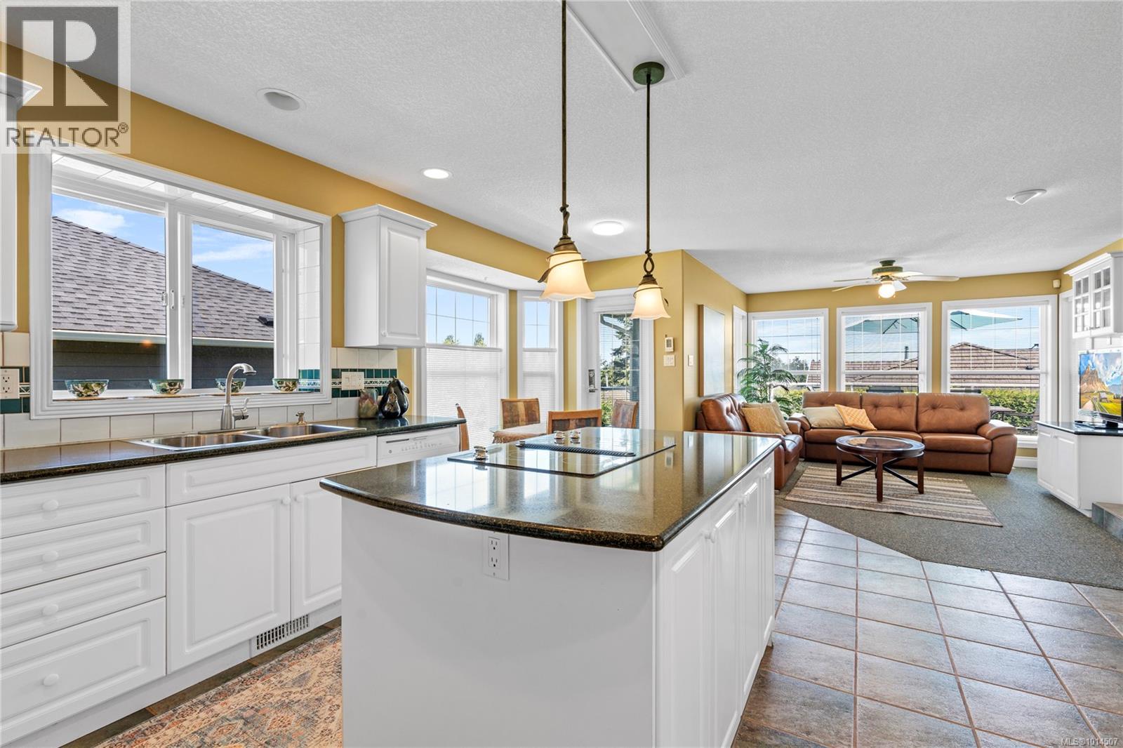 514 Country Club Dr, Qualicum Beach